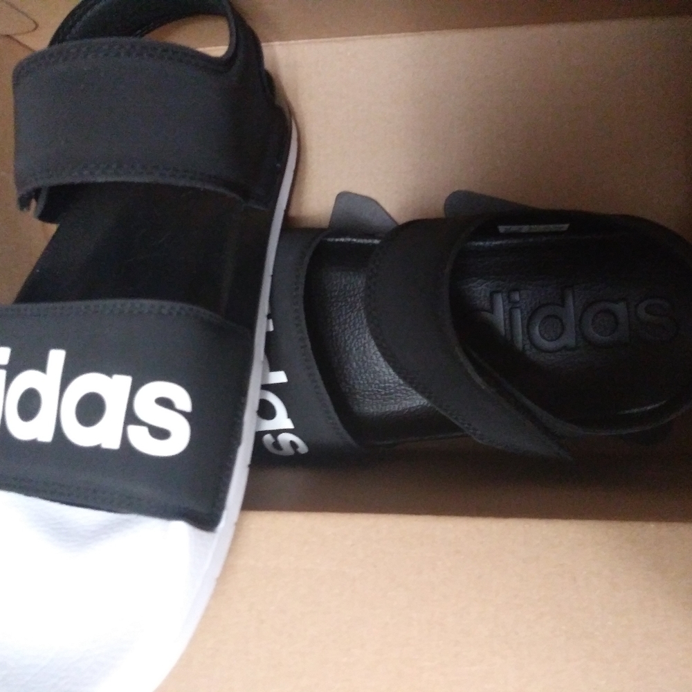 Woman sandal addidas size 9